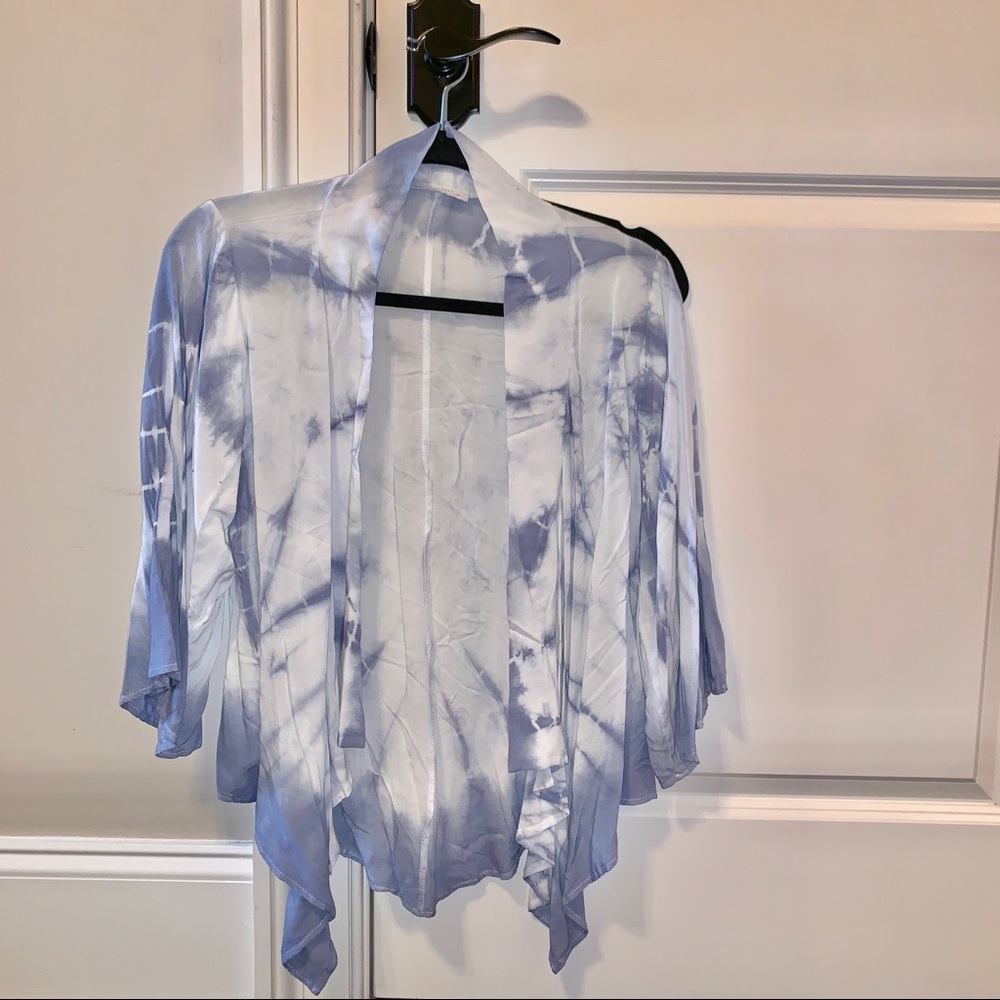 Powder blue and white short kimono